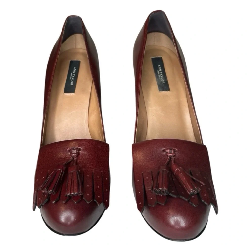 Ann Taylor Kiltie tassel cranberry wine red leather heel size 8.5-flaw